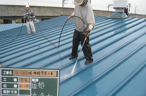 工場屋根遮熱塗装　高圧洗浄